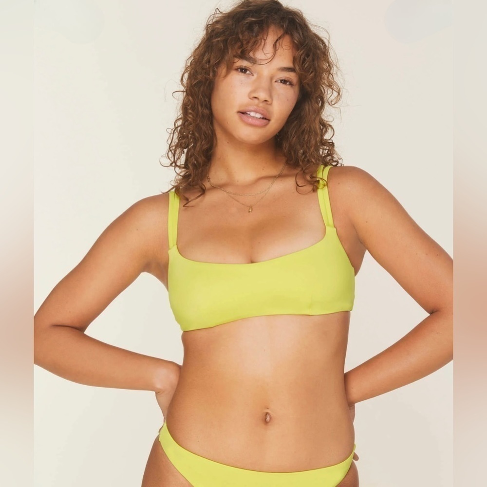 Andie Swim The Rockaway Top & Cheeky Bottom Eco
Nylon In Honeysuckle Size L